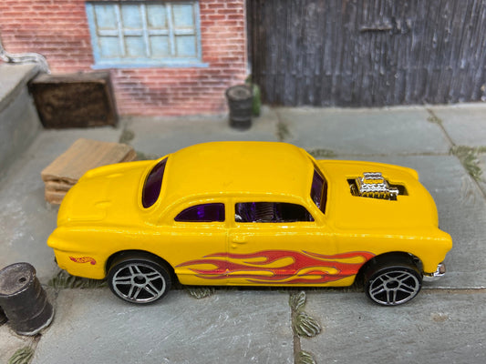 Loose Hot Wheels - 1950 Ford Shoe Box - Yellow with Flames