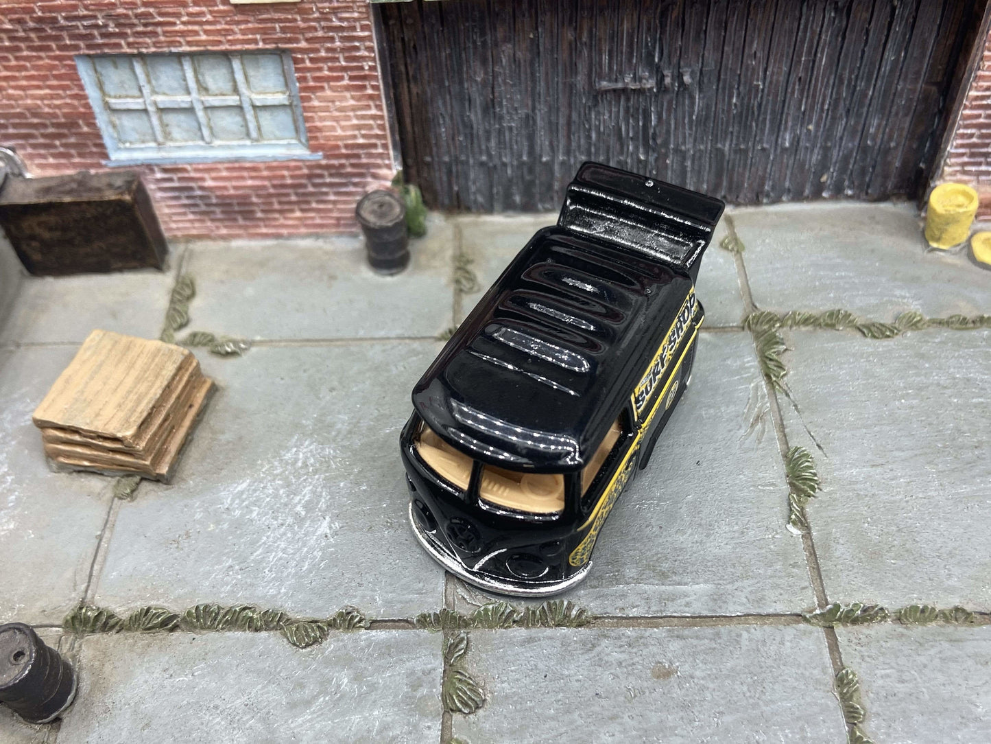 Loose Hot Wheels - VW Volkswagen Kool Kombi - Black and Yellow