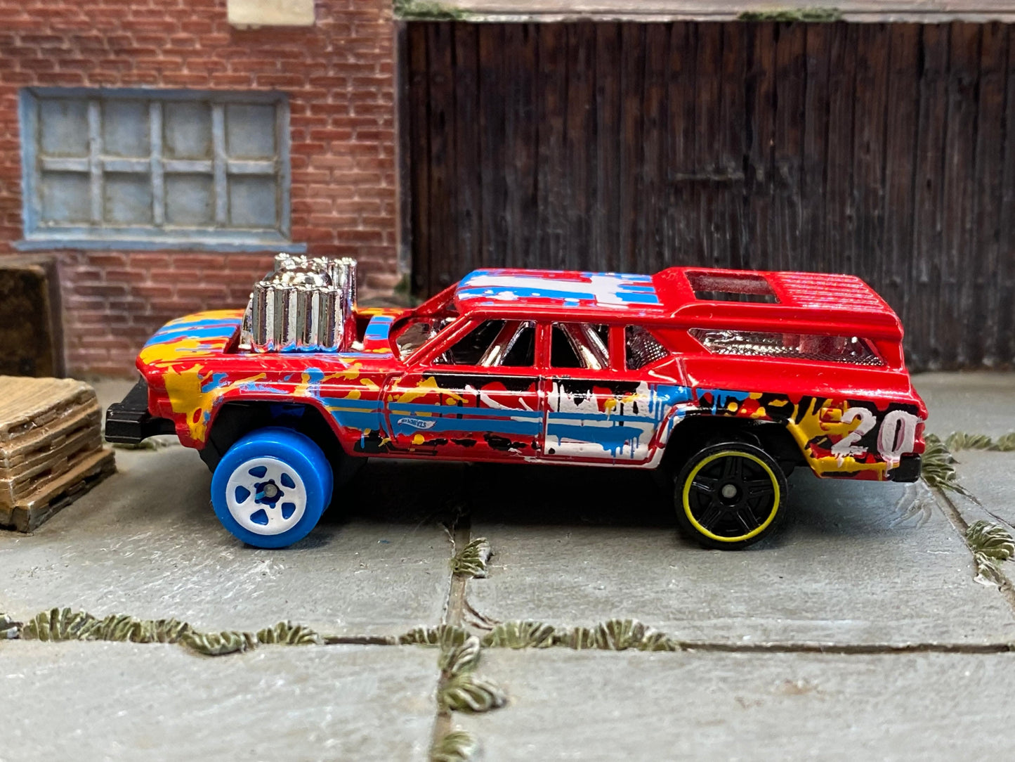 Loose Hot Wheel - Oldsmobile Vista Cruiser "Cruise Bruiser" - Red Multi Color 20