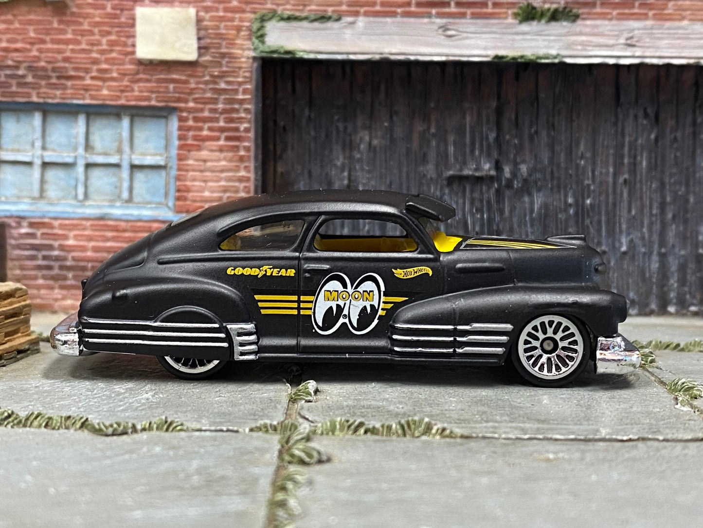Loose Hot Wheels - 1947 Chevy Fleetline - Satin Black and Yellow Mooneyes Livery
