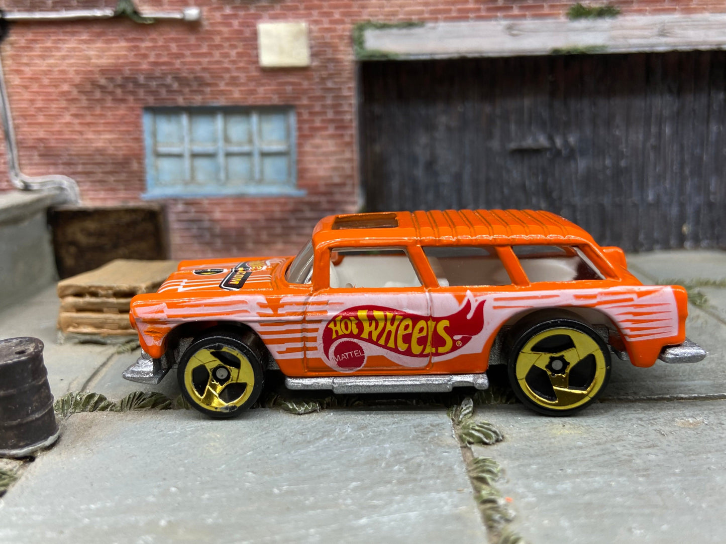 Loose Hot Wheels - 1955 Chevy Nomad - Hot Wheels Orange and White Livery