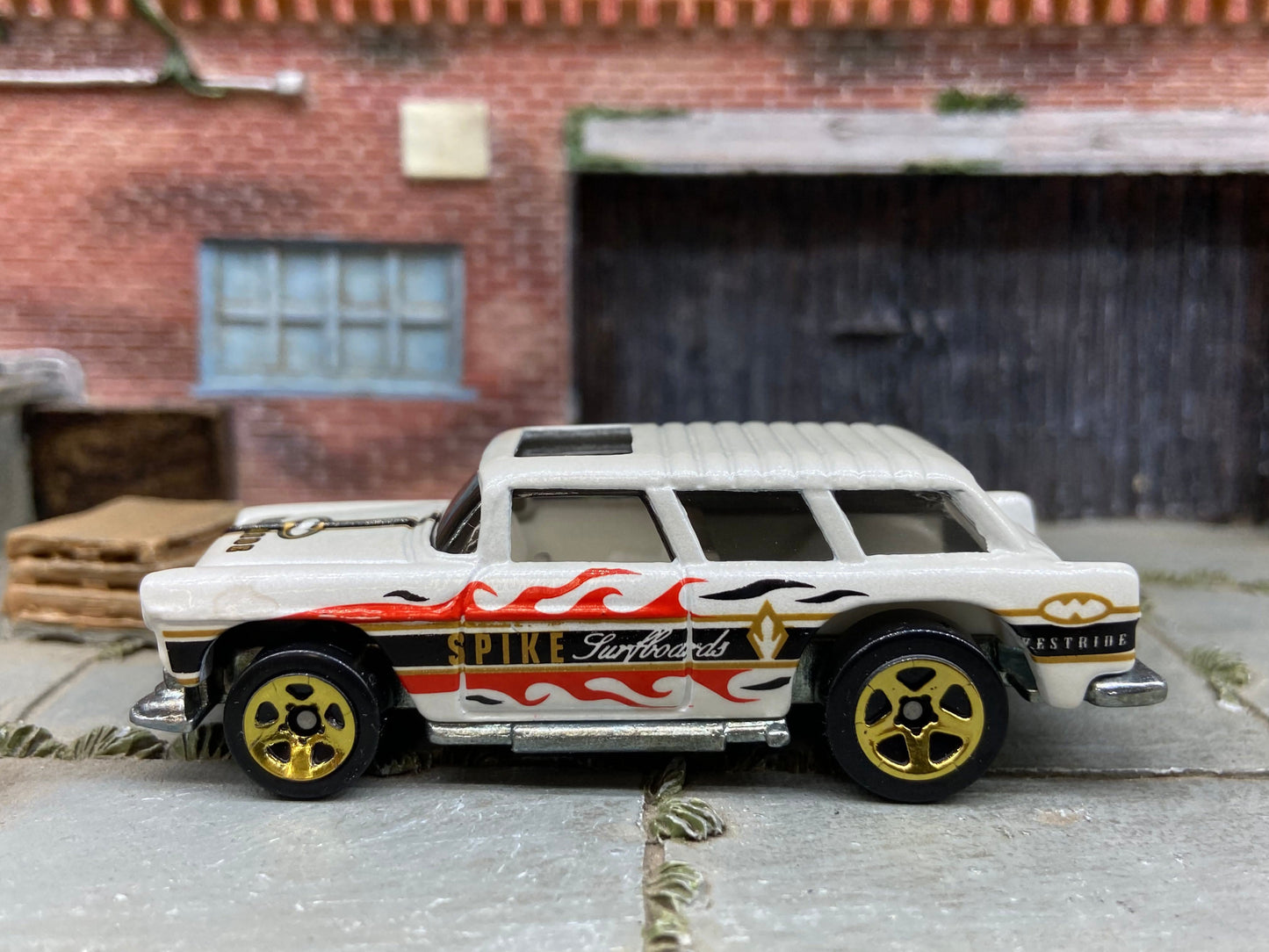 Loose Hot Wheels - 1955 Chevy Nomad - White Spike Surfboard Livery