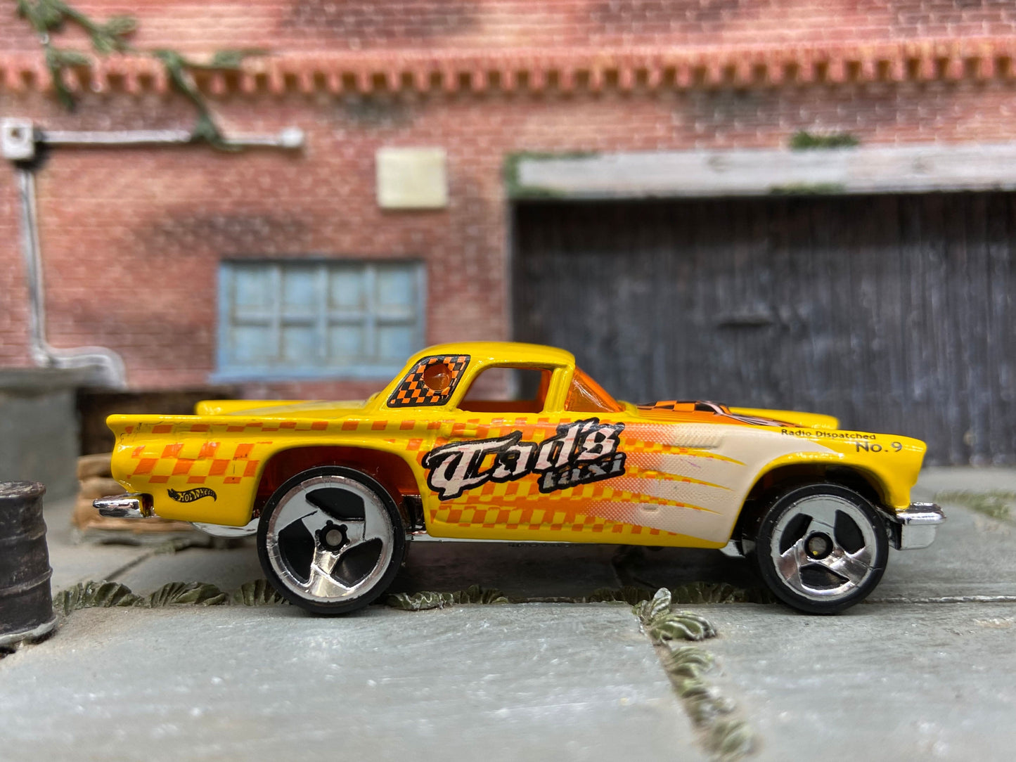 Loose Hot Wheels 1957 Thunder Bird 57 T-Bird in Dads Taxi Yellow – diecast car