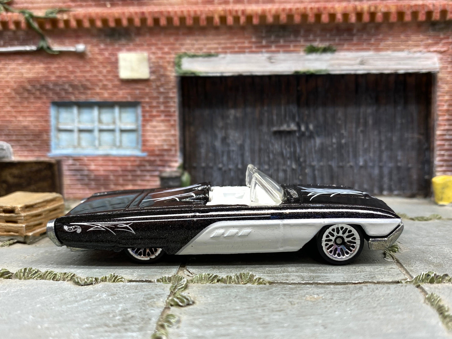 Loose Hot Wheels - 1963 Ford T-Bird Thunderbird - Black and White