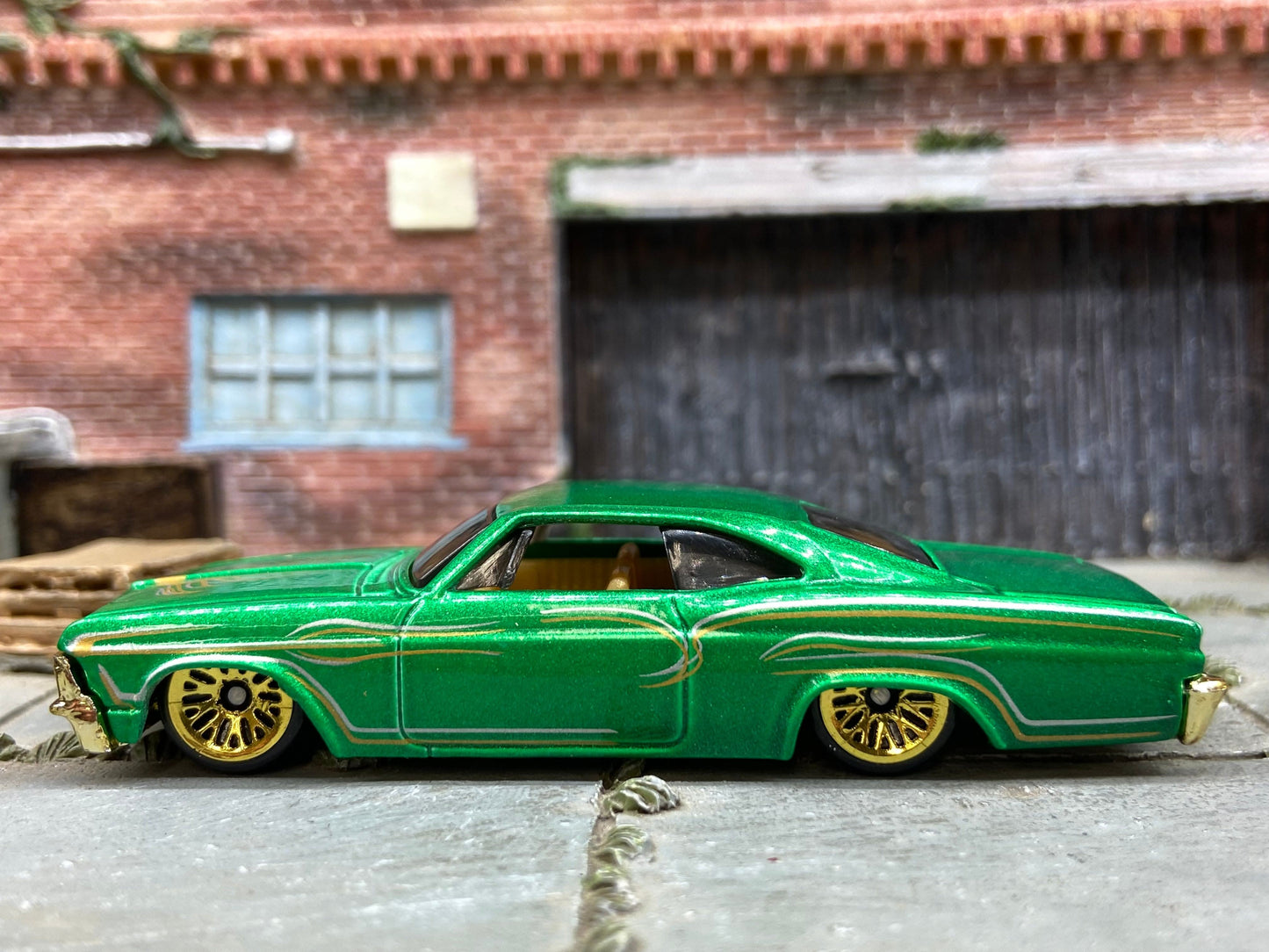 Loose Hot Wheels - 1965 Chevy Impala - Green and Gold