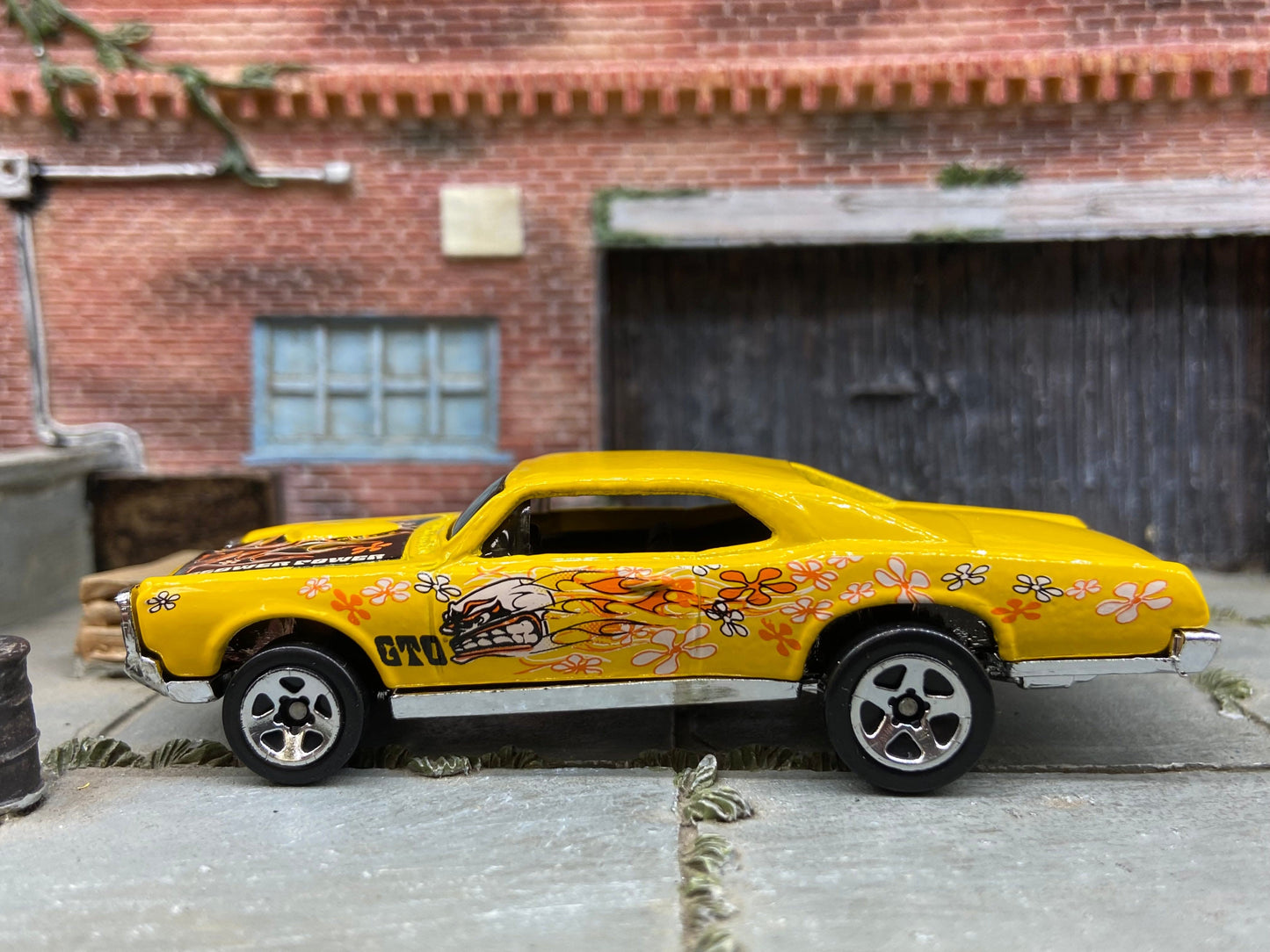 Loose Hot Wheels - 1967 Pontiac GTO - Yellow Flower Power Skull and Flames Livery