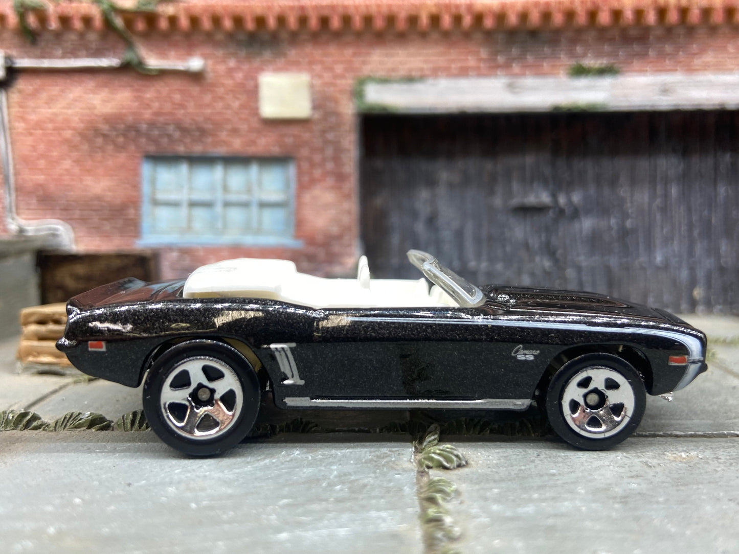 Loose Hot Wheels - 1969 Chevy Camaro Convertible - Black and White
