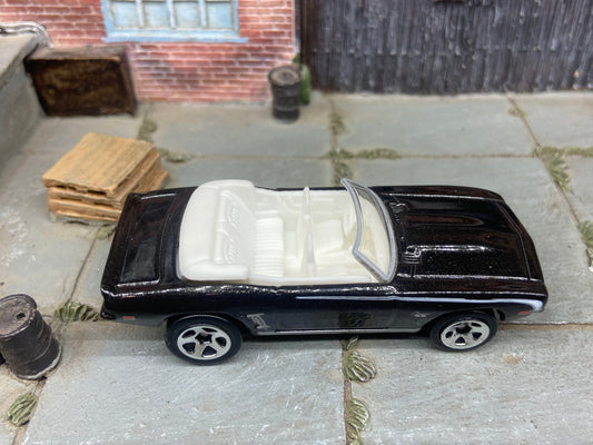 Loose Hot Wheels - 1969 Chevy Camaro Convertible - Black and White