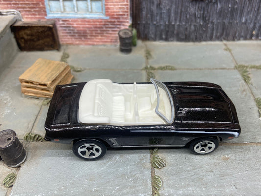 Loose Hot Wheels - 1969 Chevy Camaro Convertible - Black and White