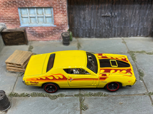Loose Hot Wheels - 1971 Dodge Charger - Yellow and Black with Flames