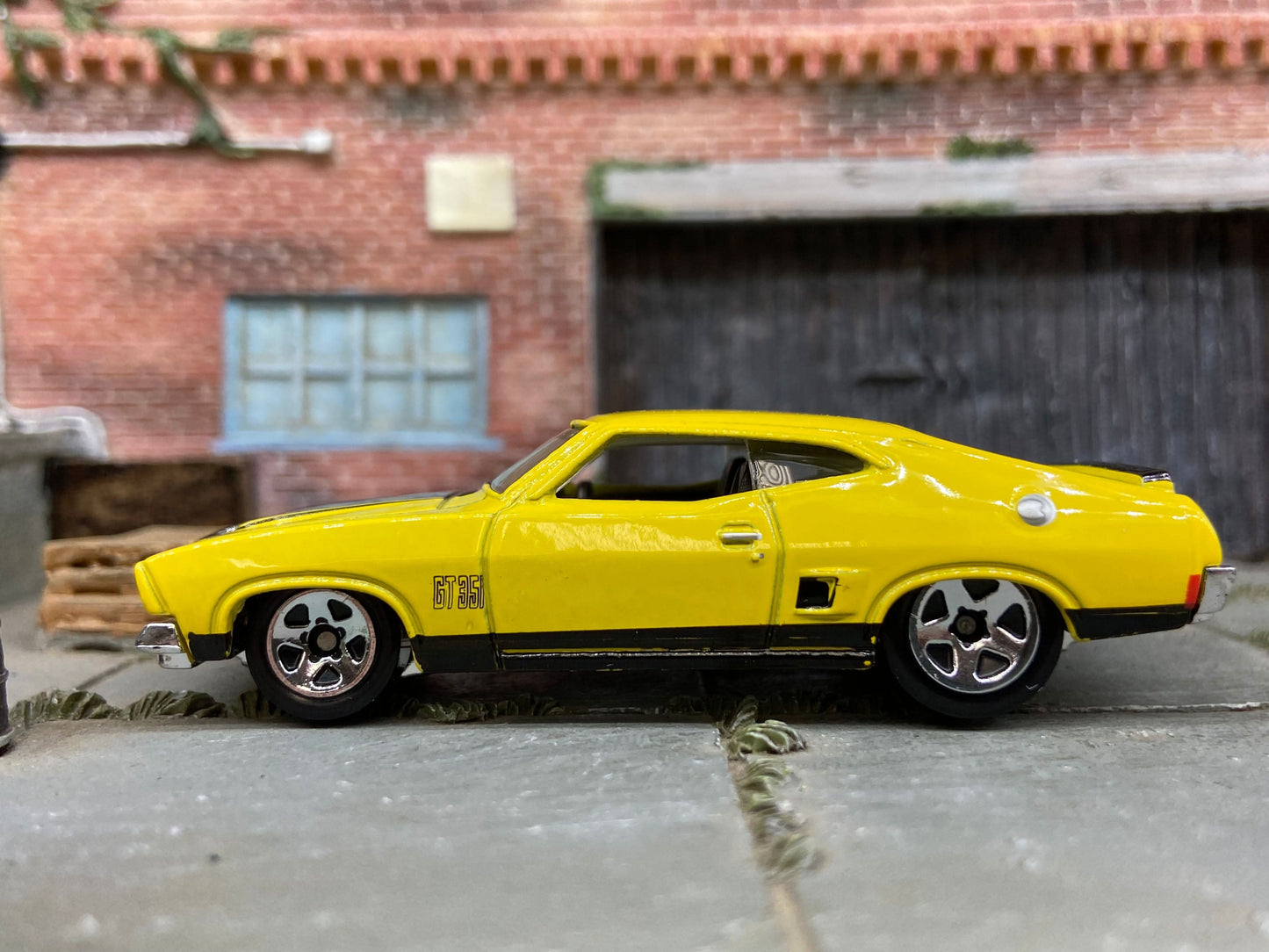 Loose Hot Wheels - 1973 Ford Falcon XB - Yellow and Black