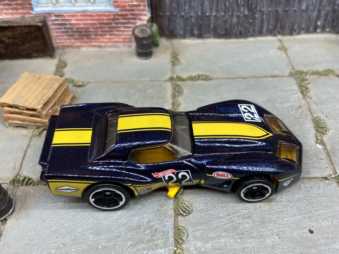 Loose Hot Wheels - 1976 Chevy Corvette Greenwood - Dark Blue and Gold 22