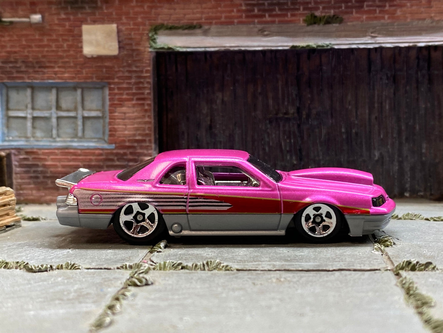 Loose Hot Wheels - 1988 Ford Thunderbird Pro Street T-Bird - Matt and Debbie Pink and Silver