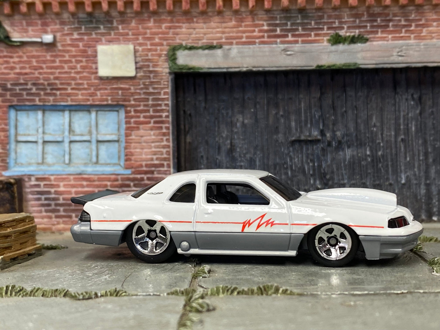 Loose Hot Wheels - 1988 Ford Thunderbird Pro Street T-Bird - White, Red and Gray