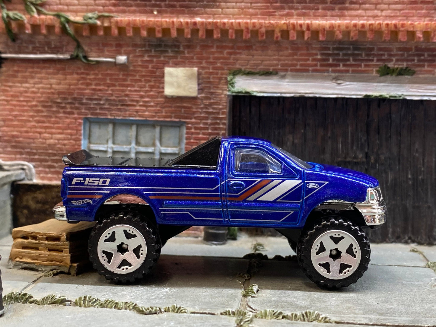 Loose Hot Wheels - 1997 Ford F150 4X4 Truck - Blue, White and Red