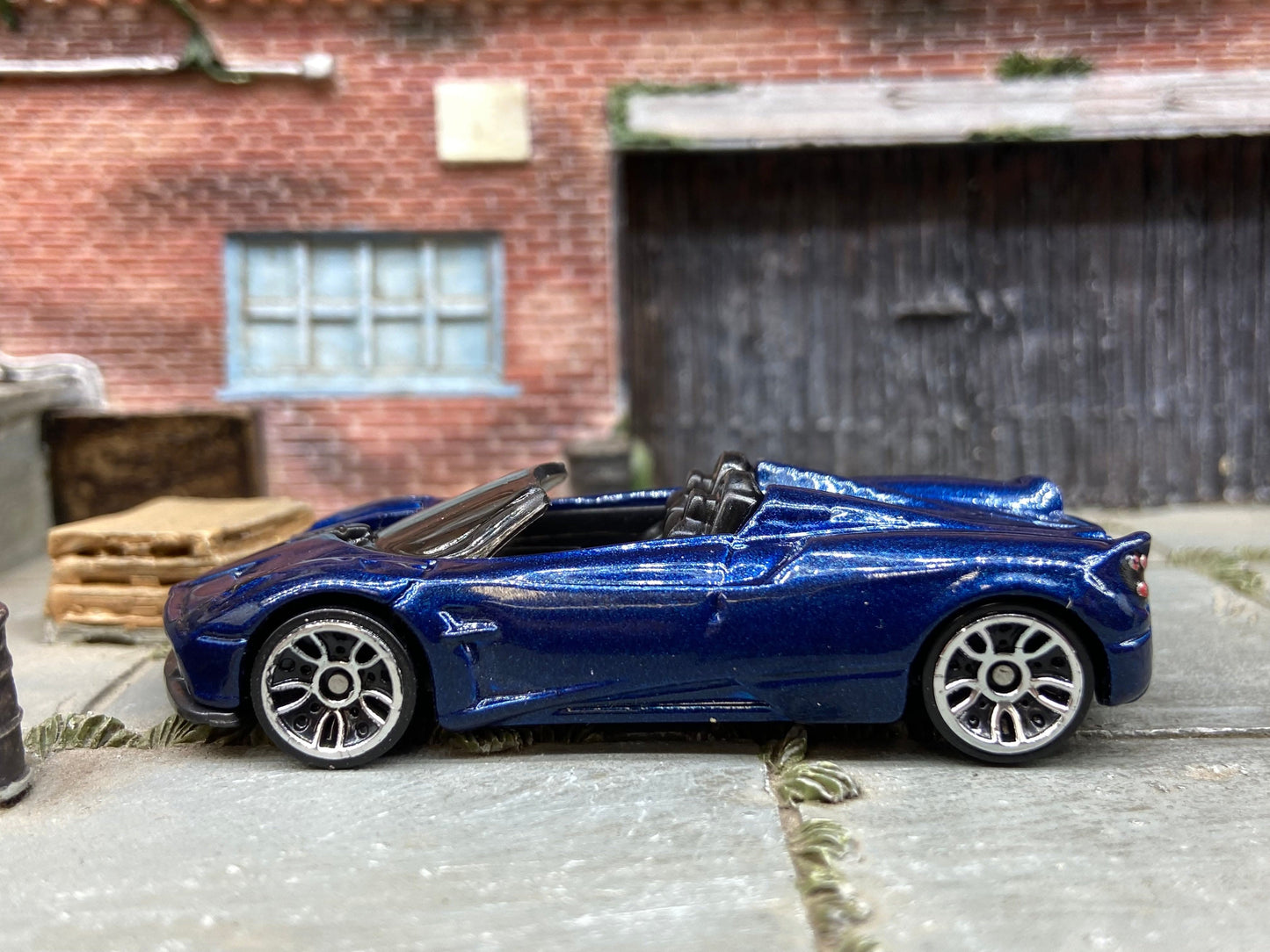 Loose Hot Wheels -2017 Pagani Huayra Roadster - Dark Blue