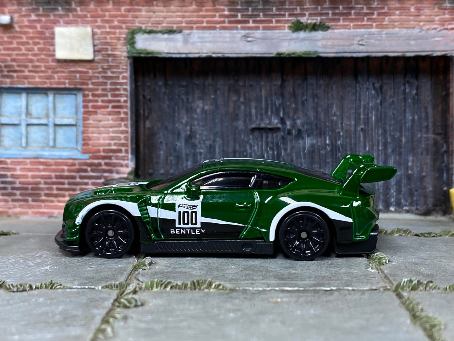 Loose Hot Wheels - 2018 Bentley Continental GT3 - Green, White and Black Bentley Race Livery