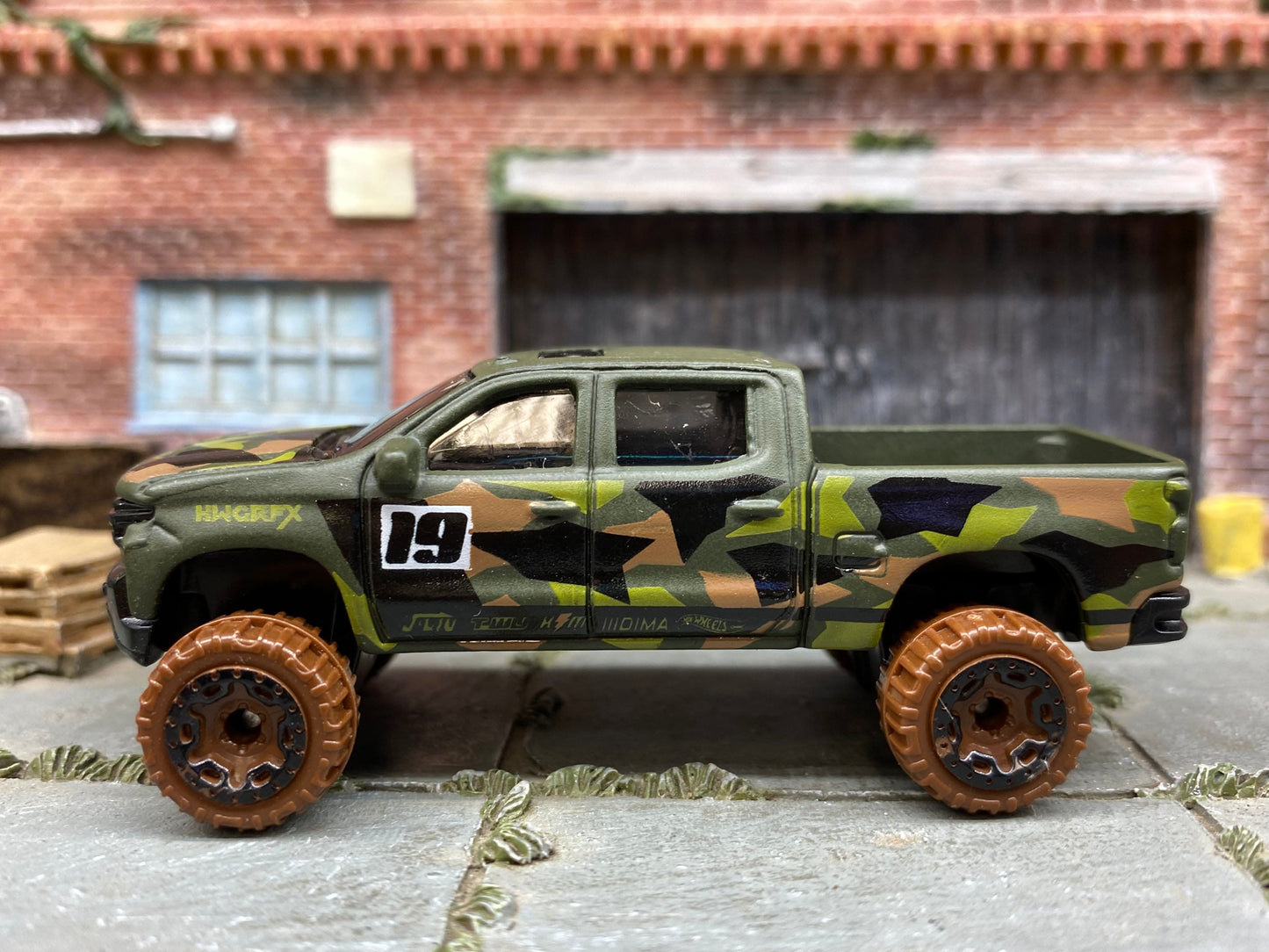 Loose Hot Wheels - 2019 Chevy Silverado Trail Boss LT - Green Camo