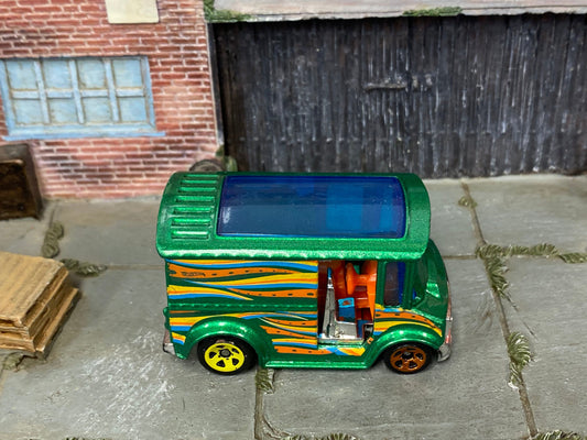 Loose Hot Wheels - Bread Box Bread Van - Green, Orange and Yellow