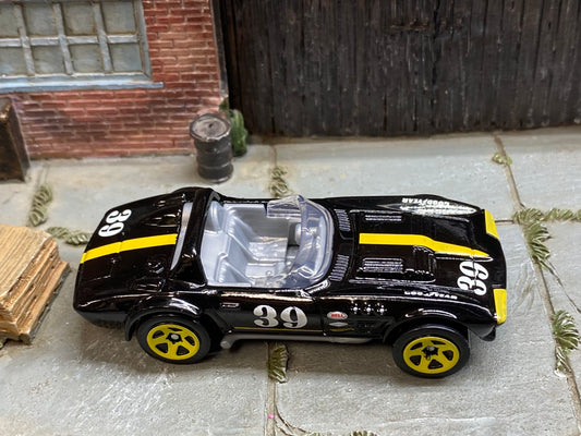 Loose Hot Wheels - Chevy Corvette Grand Sport Roadster - Black and Yellow 39