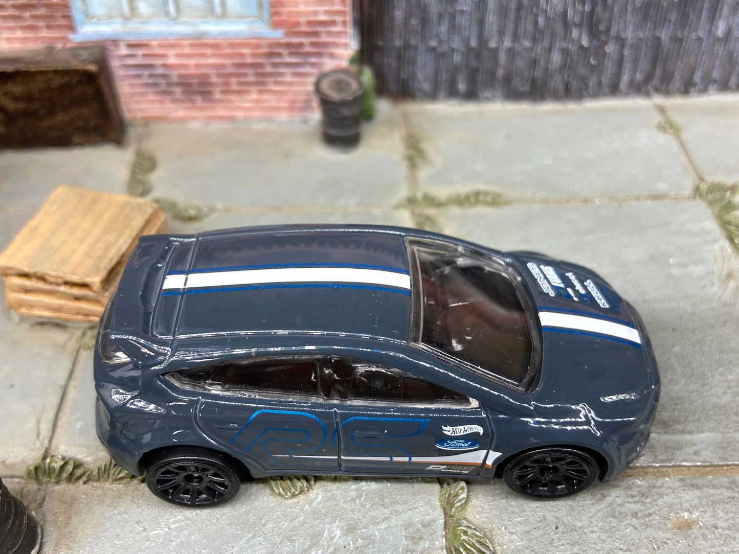 Loose Hot Wheels Ford Focus RS Dressed in Gray