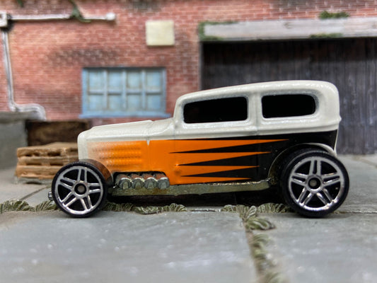 Loose Hot Wheels - Ford Model A Sedan Midnight Otto - Pearl White, Orange and Black