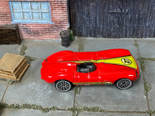 Loose Hot Wheels - Jaguare D Type Racer - Red and Yellow 27