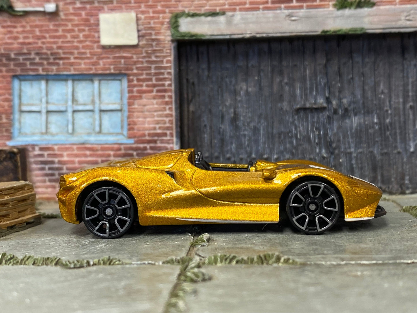 Loose Hot Wheels - McLaren Elva - Gold and White
