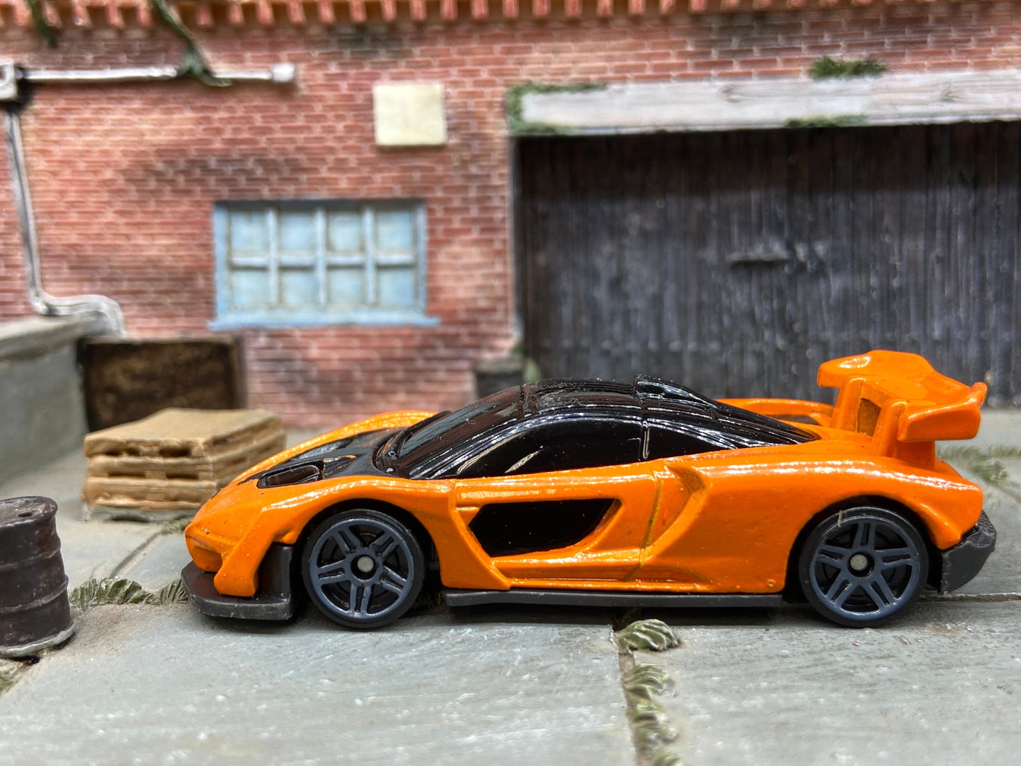 Loose Hot Wheels: McLaren Senna Dressed in Orange