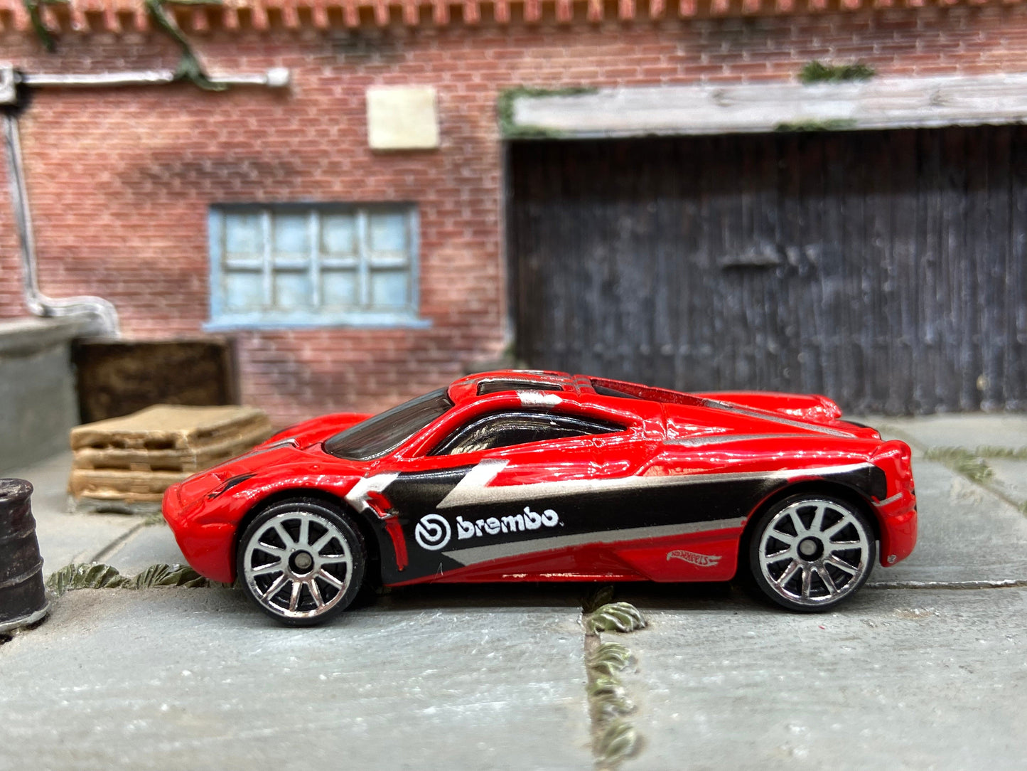 Loose Hot Wheels - Pagani Huayra - Brembo Red Race Livery