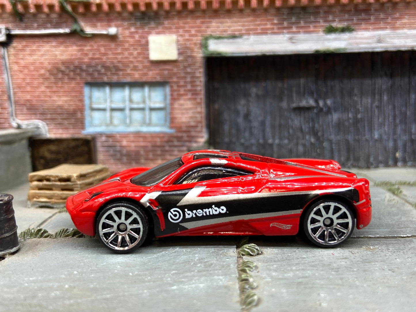 Loose Hot Wheels - Pagani Huayra - Brembo Red Race Livery