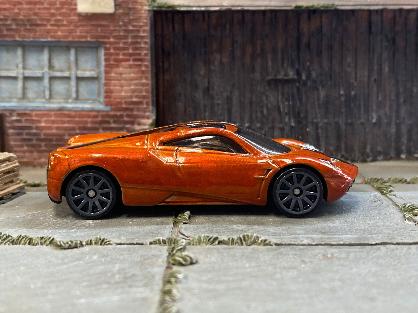 Loose Hot Wheels - Pagani Huayra - Orange and Black