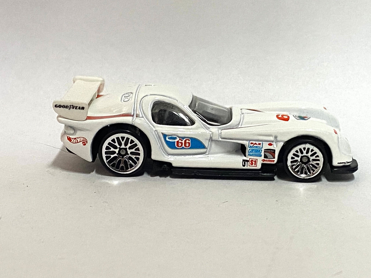 Loose Hot Wheels - Panoz GTR-1 - White, Red and Blue