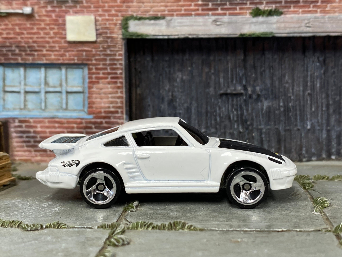 Loose Hot Wheels - Porsche 930 - White and Black