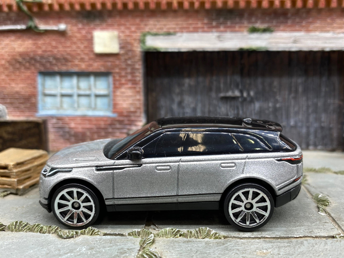 Loose Hot Wheels Range Rover Velar - Silver