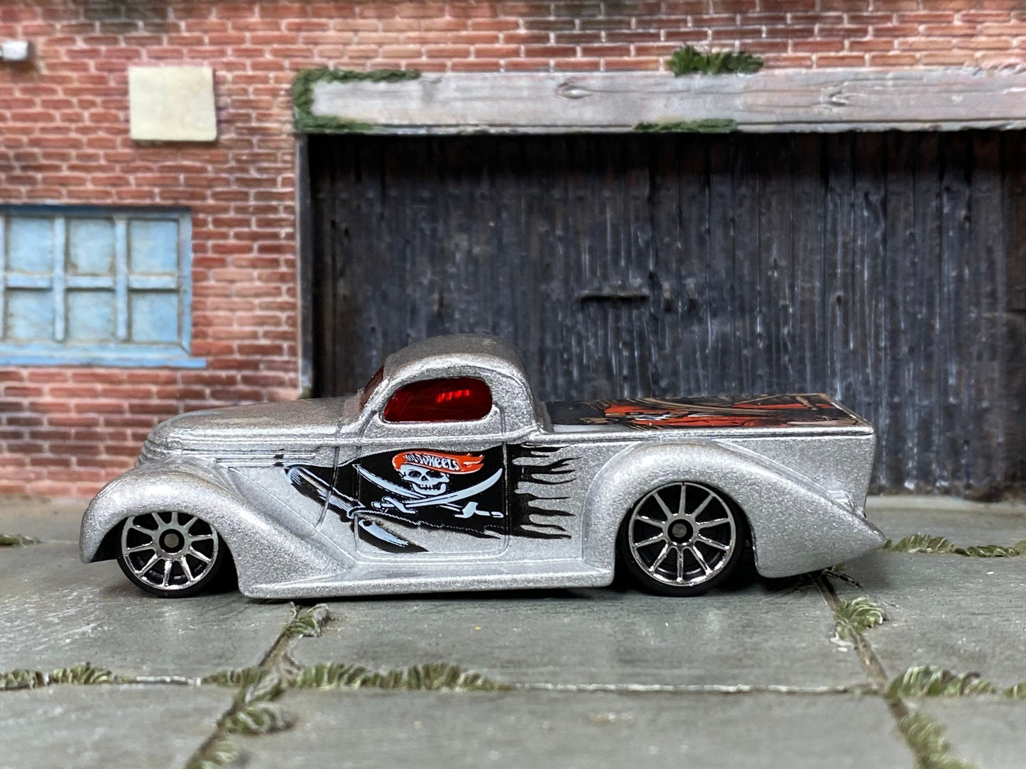 Loose Hot Wheels - Super Smooth Hot Rod Truck - Silver Skull and Cross Bones Pirate