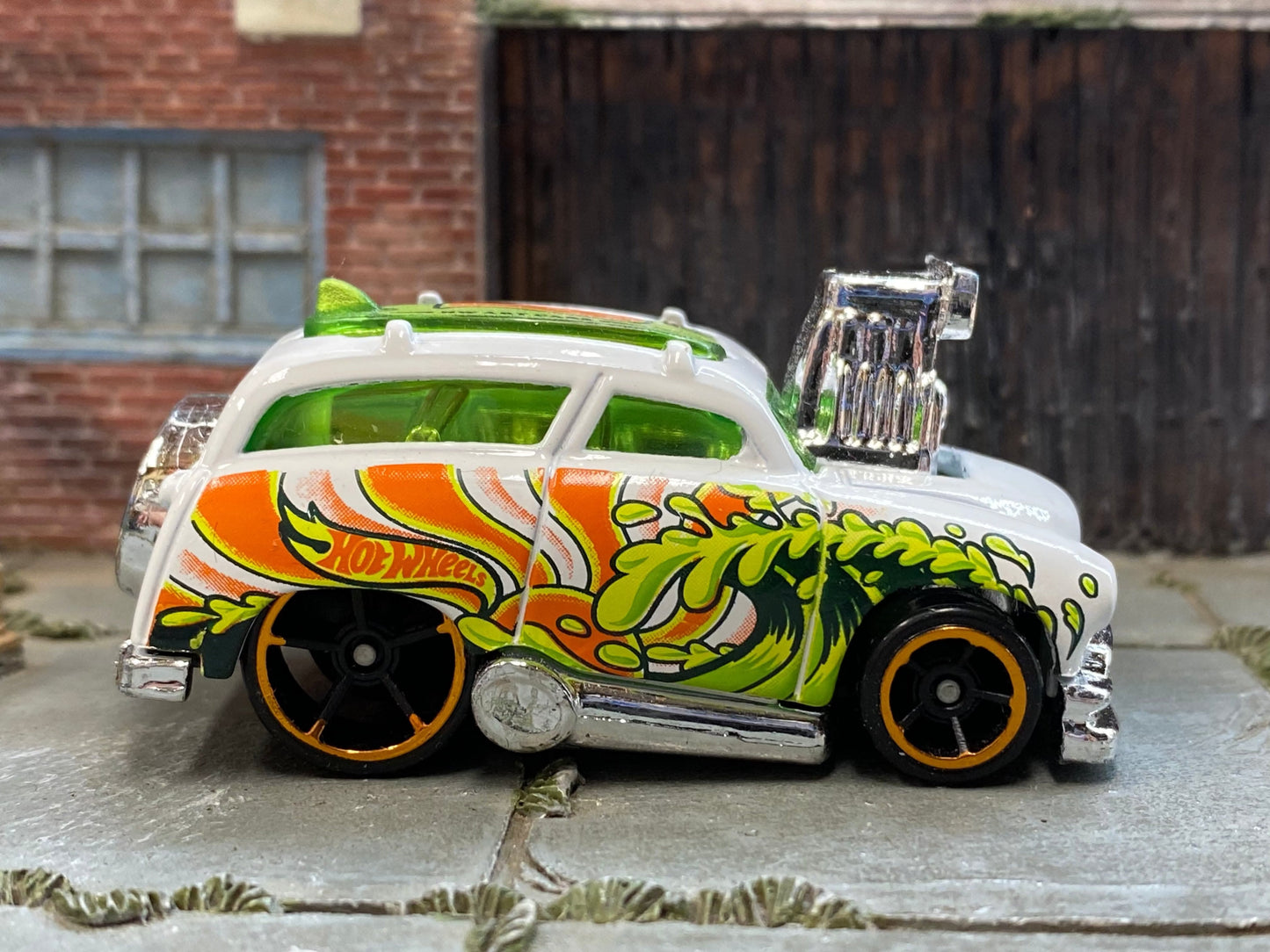 Loose Hot Wheels - Surf'n Turf Surf Wagon - White and Green Wave