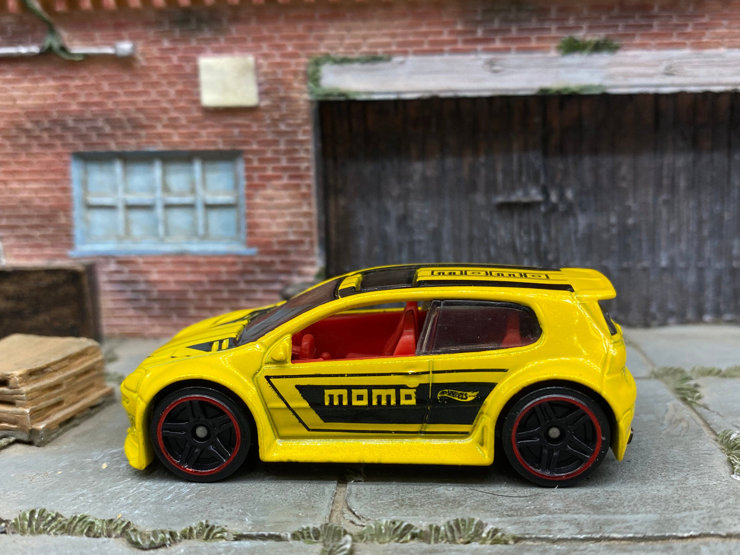 Loose Hot Wheels - VW Volkswagen Golf GTI - Yellow and Black MOMO