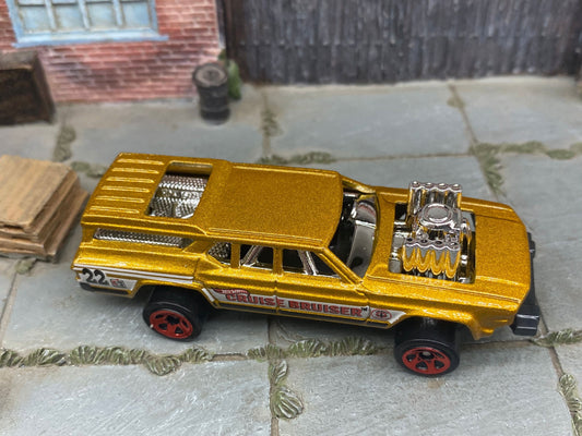 Loose Hot Wheel - Oldsmobile Vista Cruiser "Cruise Bruiser" - Gold and White 22