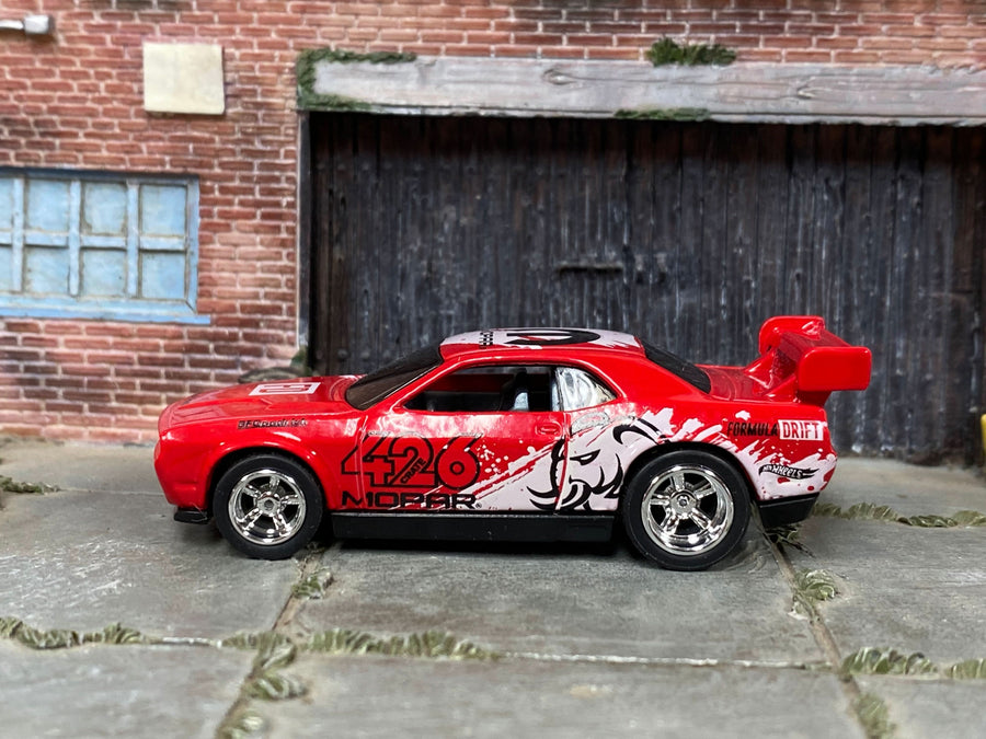 Catalog view of a custom Dodge Challenger Drift Car; the donor casting and aftermarket modifications are separate identification fields