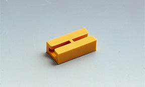 One yellow LGB 10260 plastic insulated rail joiner; four joiners are supplied in the pack.