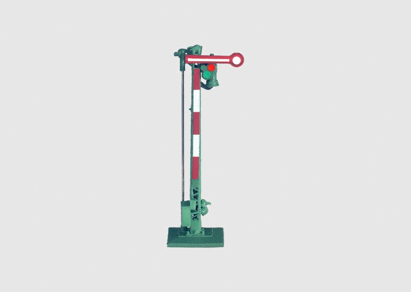 Märklin 89401 Z scale single-arm semaphore signal with green mast and red-and-white arm.