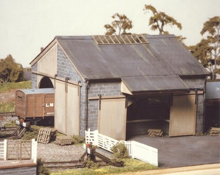 Ratio HO 534 Large Stone Goods Shed Kit — exact product view