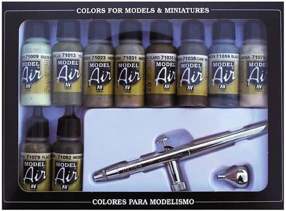 Caja del set de camuflaje Vallejo 71.168 con diez pinturas Model Air y aerógrafo Ultra