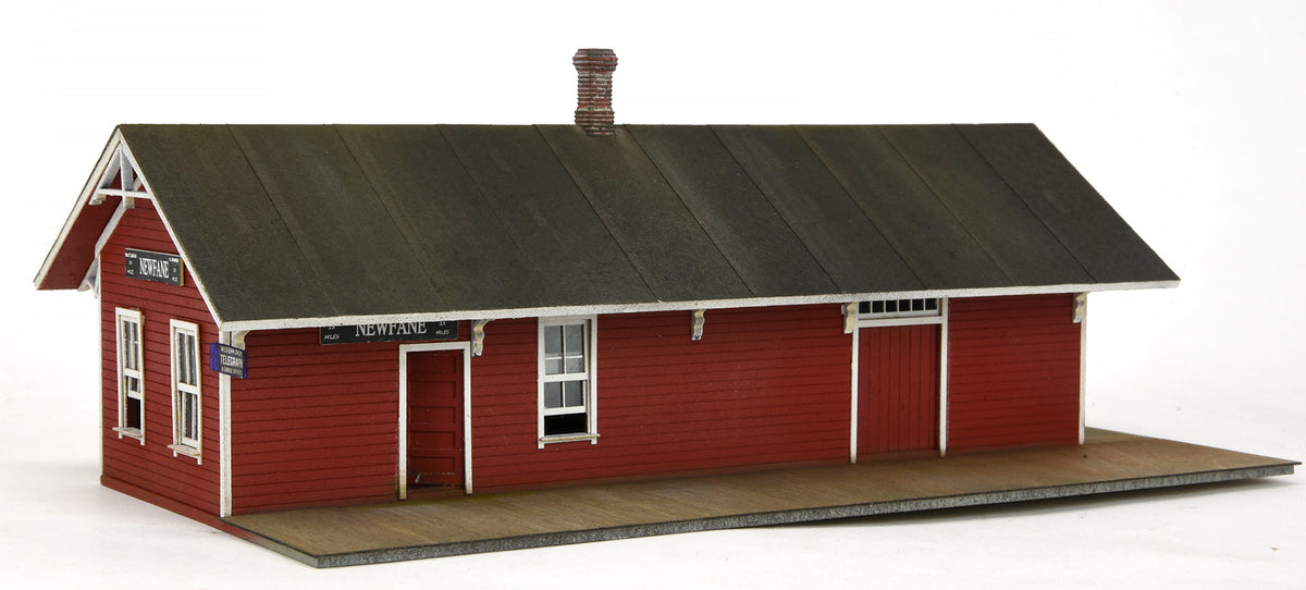 Banta Modelworks 2130 Newfane Depot HO scale kit, assembled and painted platform-side view.