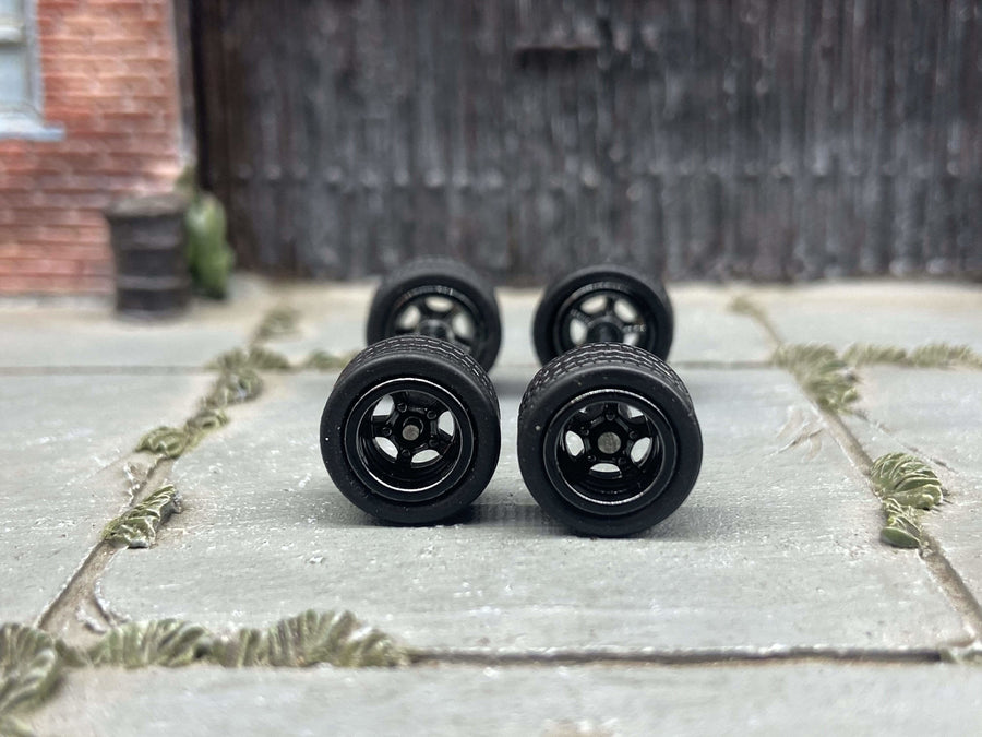 Black five-spoke 10 mm / 10 mm replacement wheel set with rubber tires from Muncle Mikes