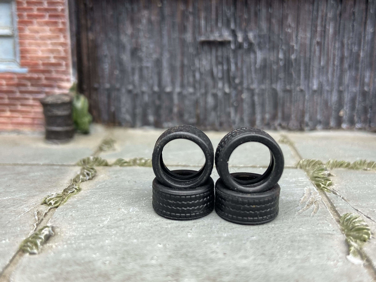 Set de cuatro neumáticos de goma negros de 10 mm con banda de rodadura, sin ruedas ni ejes