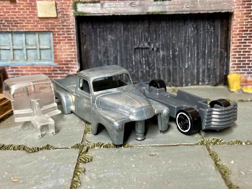 Kit DIY Hot Wheels Chevy Stepside Pickup 1952 desmontado para pintar y montar