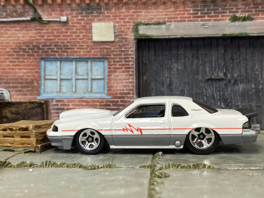Loose Hot Wheels - 1988 Ford Thunderbird Pro Street T-Bird - White, Red and Gray