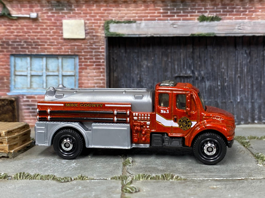 Matchbox Freightliner Business Class in Brown, loose diecast car